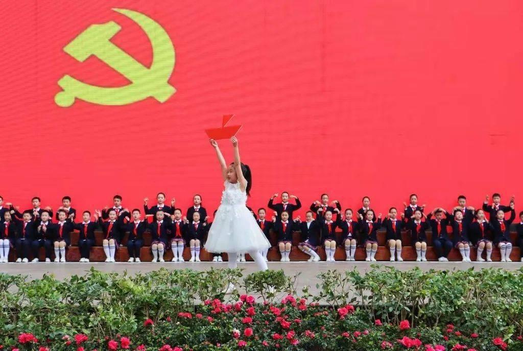 我军王牌女特工解放后隐姓埋名多年,却因一习惯,被儿子看出身份